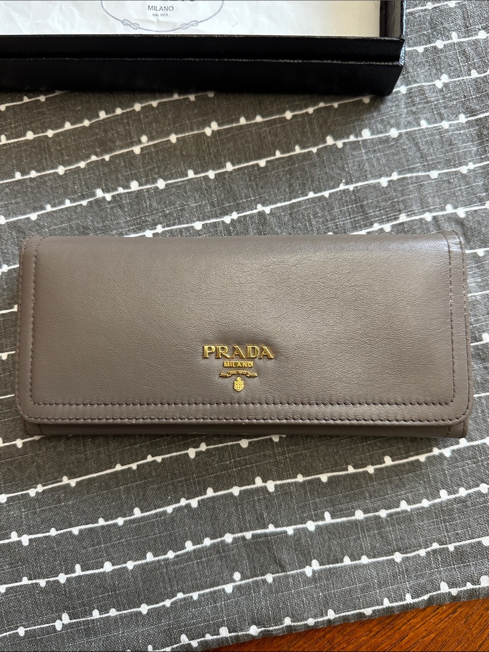 ⭐️Authentic Prada City Calf Continental Flap Bi - Colour Clay/Beige Wallet.